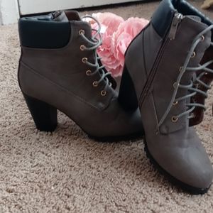 Botties  BellaMarie women size 9